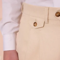HAST Pantalon à double plis en coton écru> Pantalons