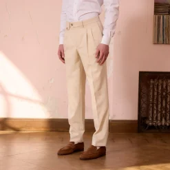 HAST Pantalon à double plis en coton écru><noscript><img width=